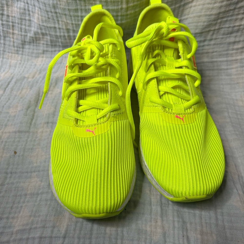 Neon Yellow Puma Running Shoes Soft Foam - Picture 3 of 7
